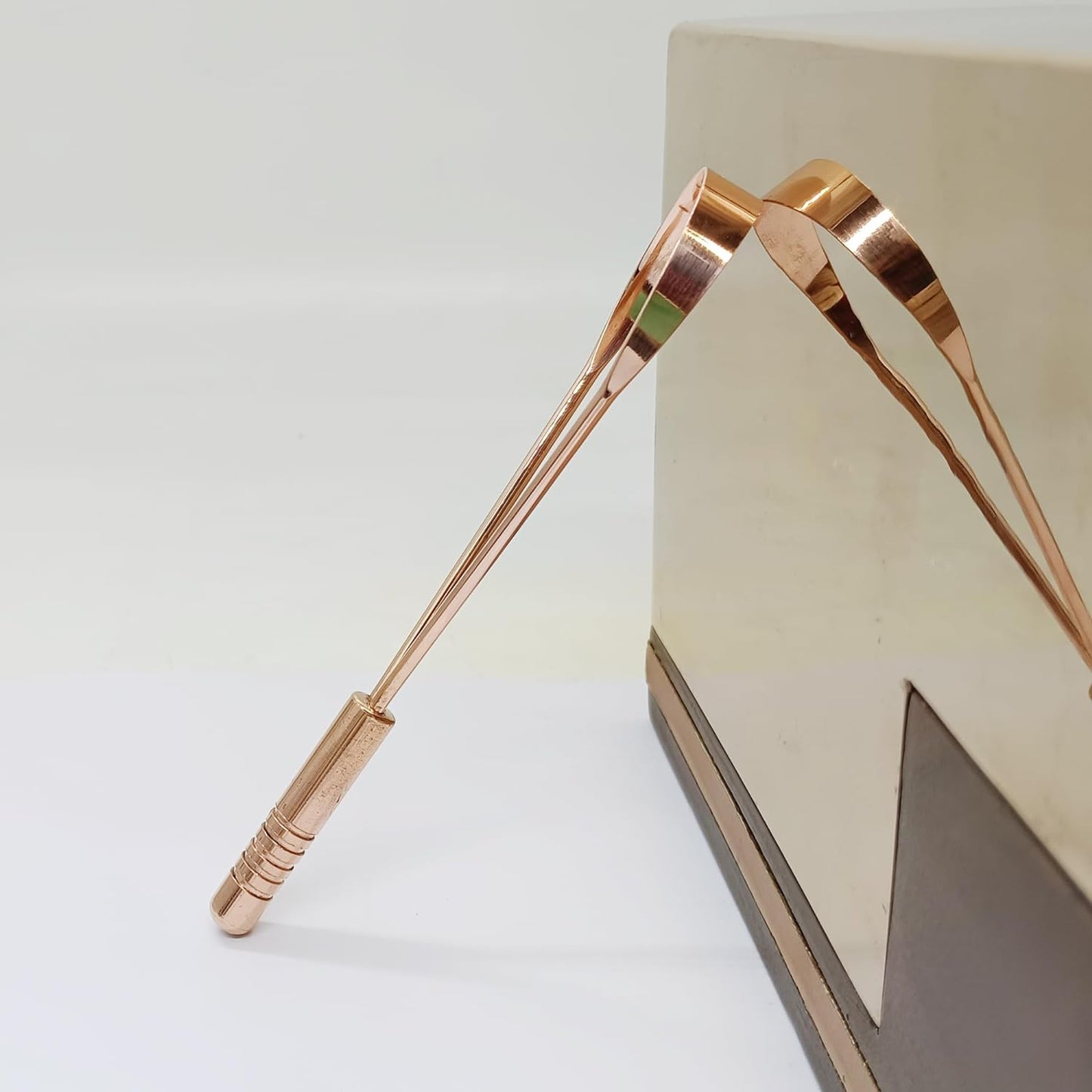 copper tongue cleaner tool