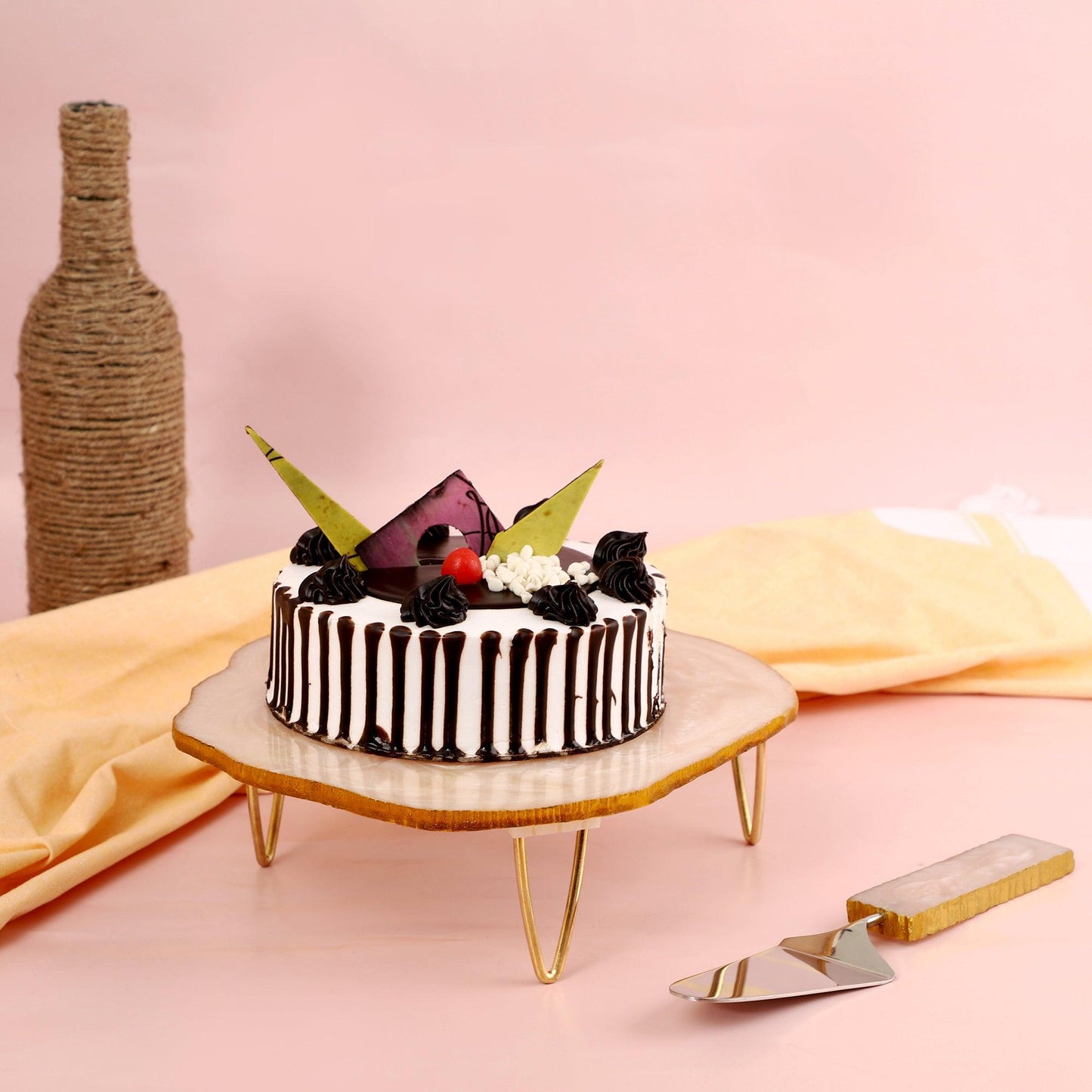 Resin Cake Stand With Server (Beige) - Vintageware