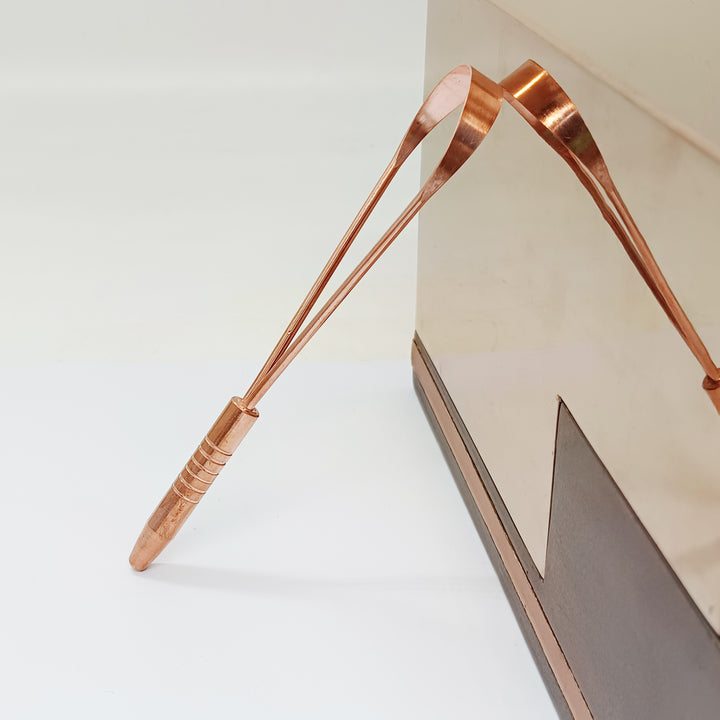 Copper tongue cleaner to remove bacteria and bad breath