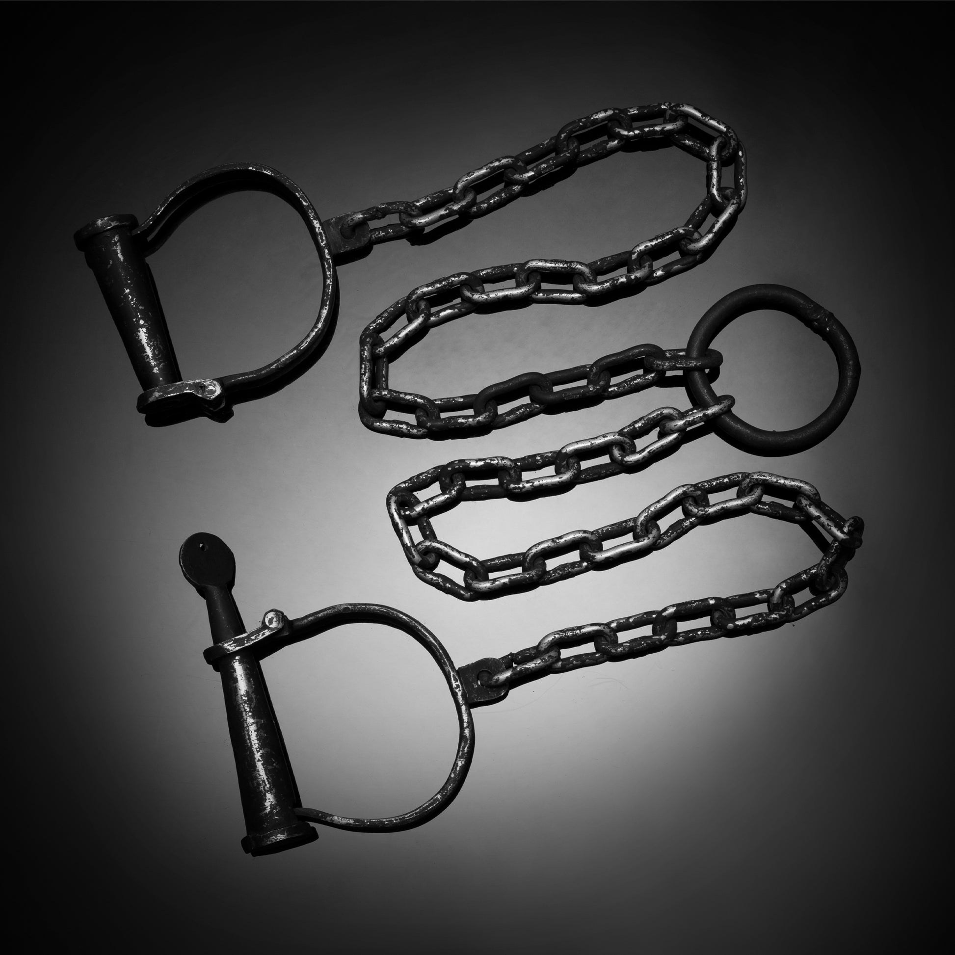 Indian Police Legcuff - Shackle (Black, Non-Adjustable) - Vintageware