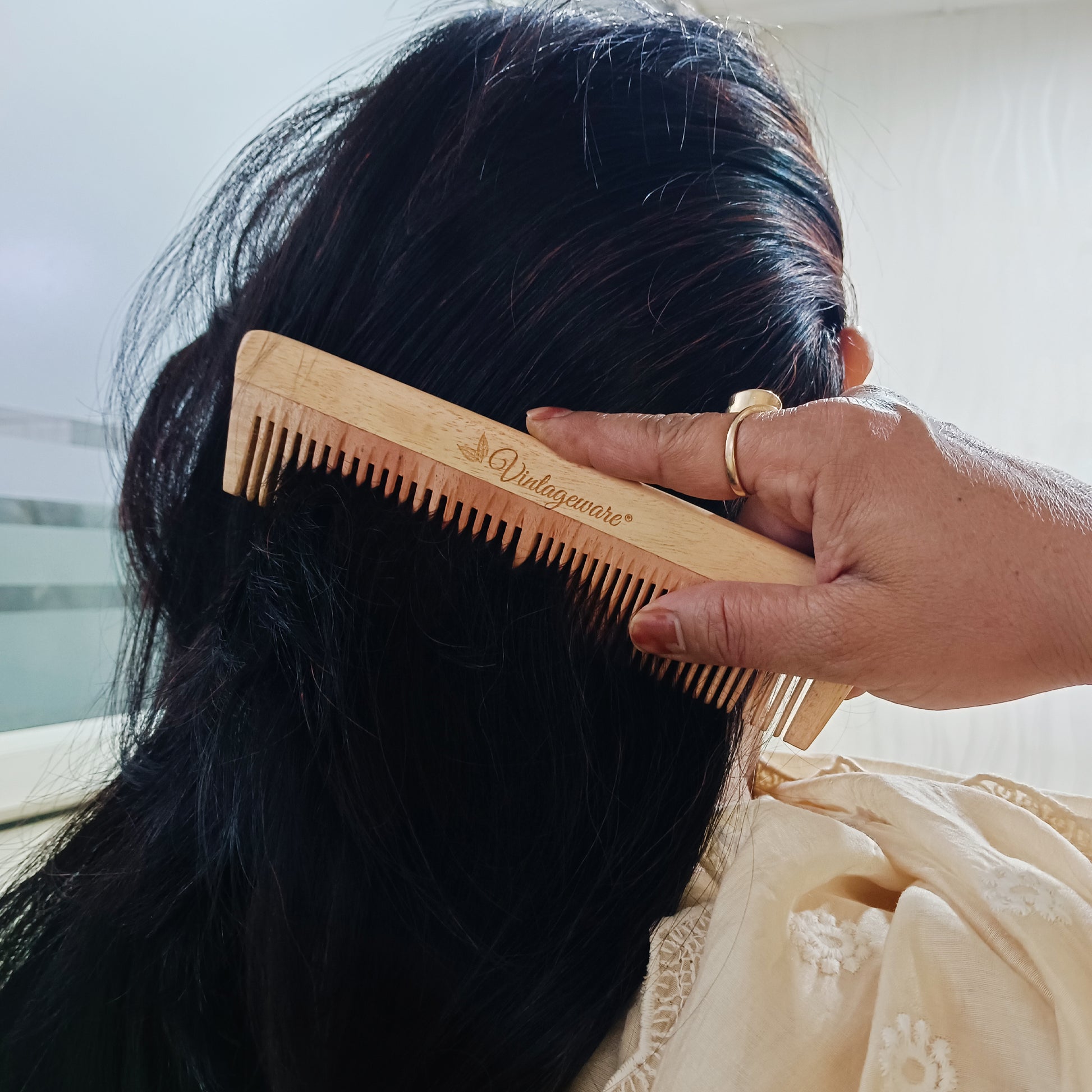 Dual Tooth Lilly Neem Wood Comb - Vintageware
