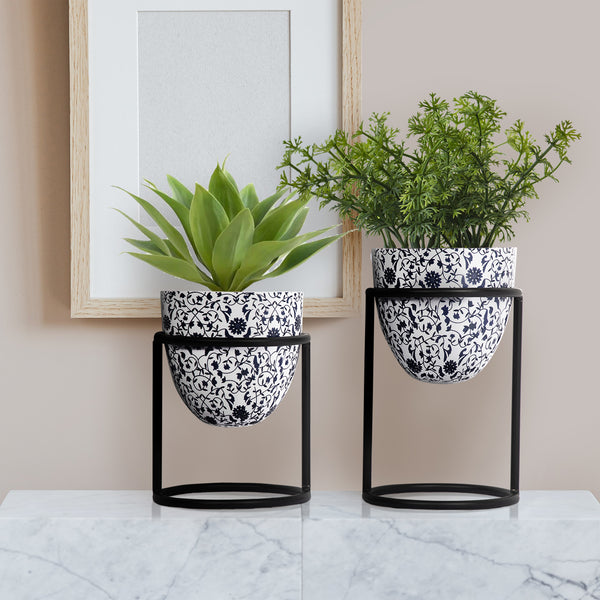 Metal Planter Stand With Planter (White, Set of 2)